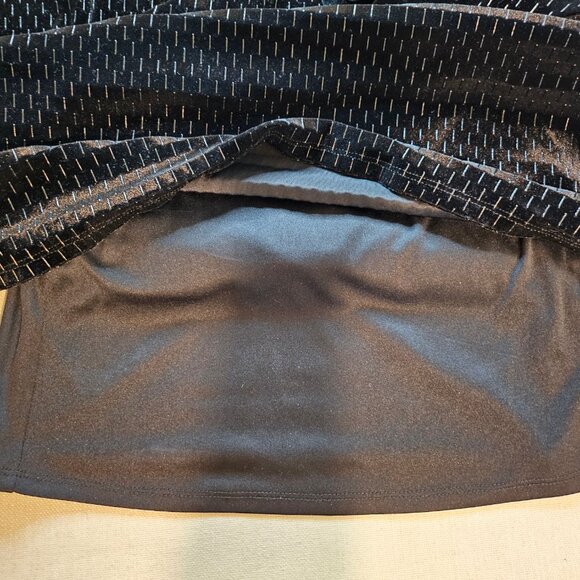 Frank Lyman Design Black Textured Velvet Tunic Top - Size 8 - Picture 7 of 9